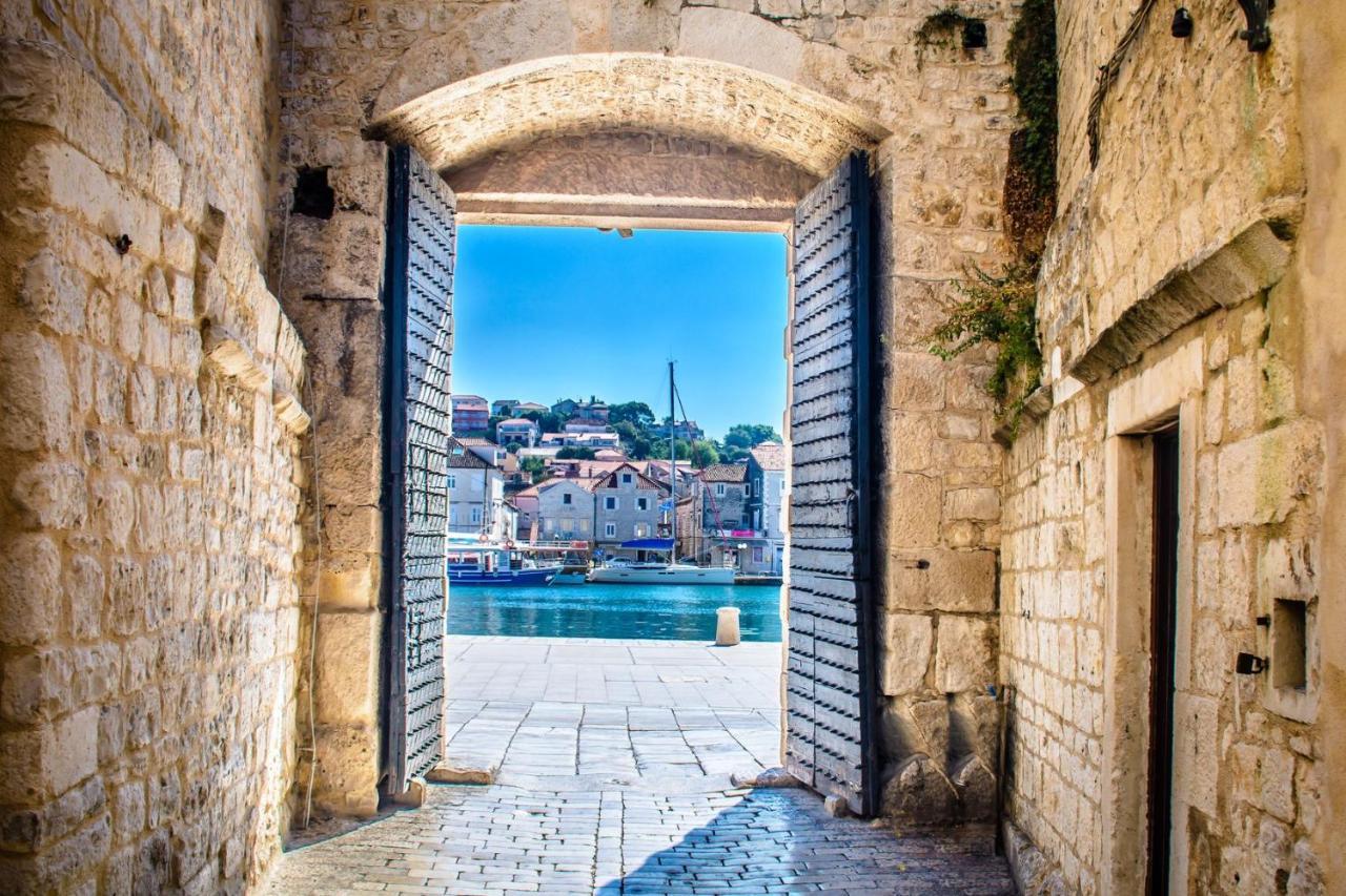 Luxury Seaside Villa With A Classic Mediterranean Olive Garden, A Fully Equipped Professional Kitchen, Pool, Sauna, Padle Boards And Canoe - Miolin Beach House Trogir Kültér fotó