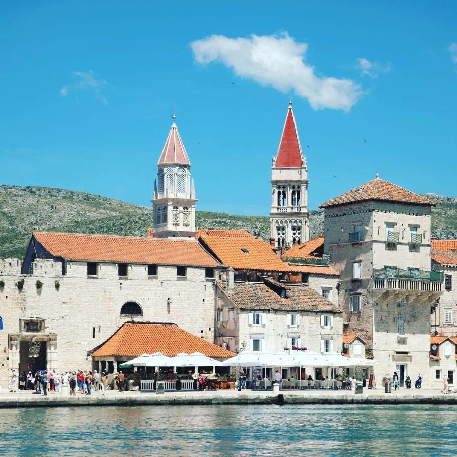 Luxury Seaside Villa With A Classic Mediterranean Olive Garden, A Fully Equipped Professional Kitchen, Pool, Sauna, Padle Boards And Canoe - Miolin Beach House Trogir Kültér fotó