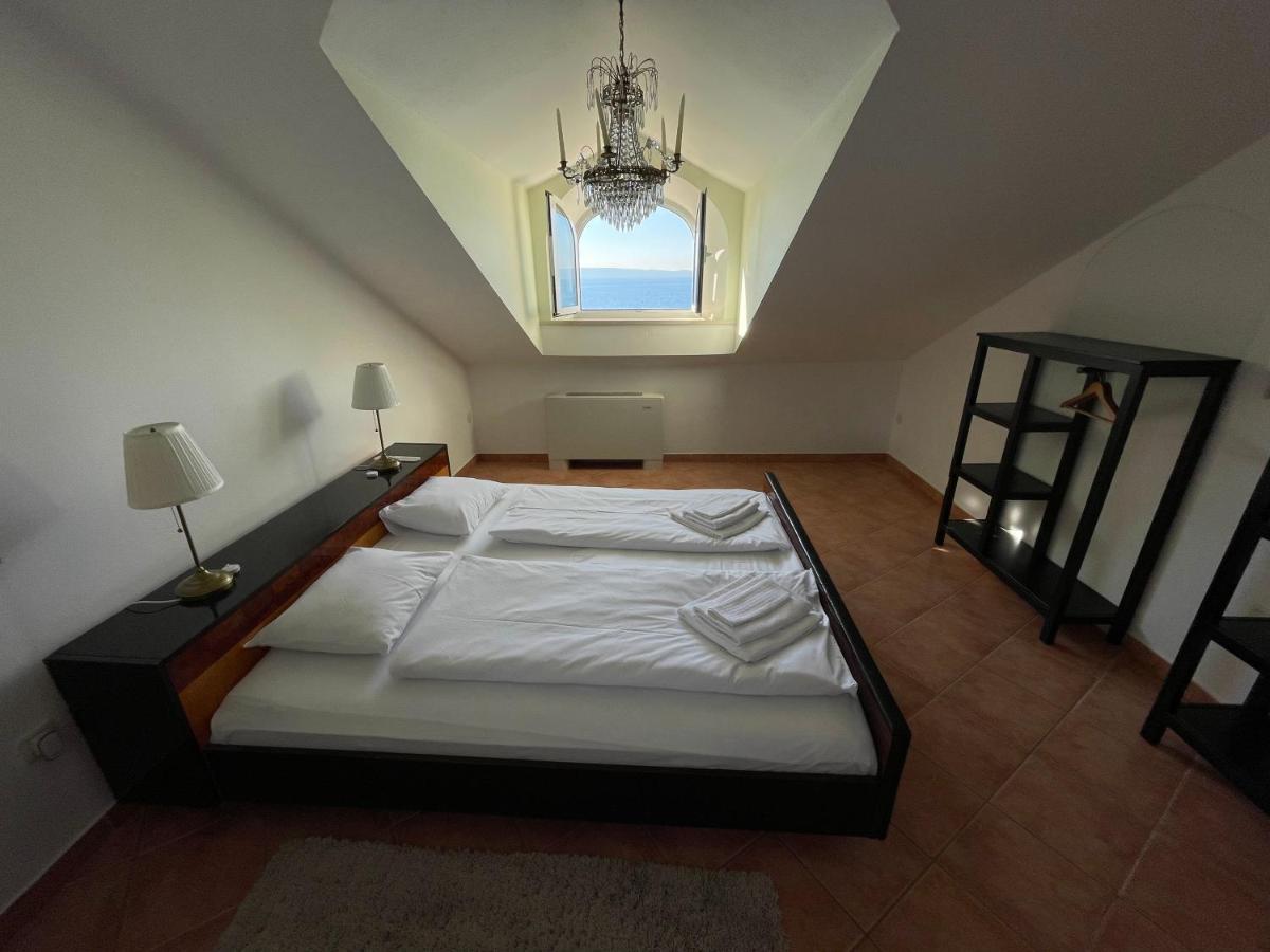 Luxury Seaside Villa With A Classic Mediterranean Olive Garden, A Fully Equipped Professional Kitchen, Pool, Sauna, Padle Boards And Canoe - Miolin Beach House Trogir Kültér fotó