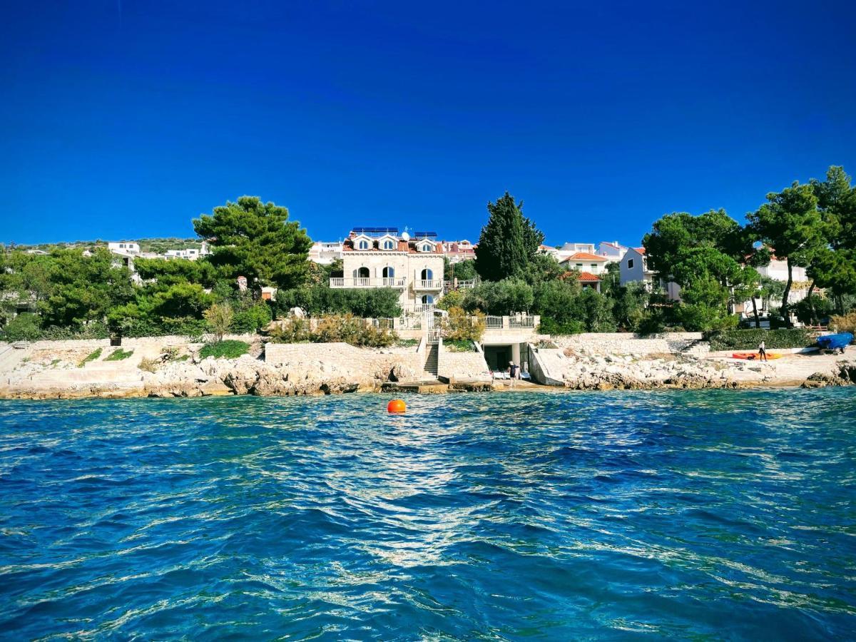 Luxury Seaside Villa With A Classic Mediterranean Olive Garden, A Fully Equipped Professional Kitchen, Pool, Sauna, Padle Boards And Canoe - Miolin Beach House Trogir Kültér fotó