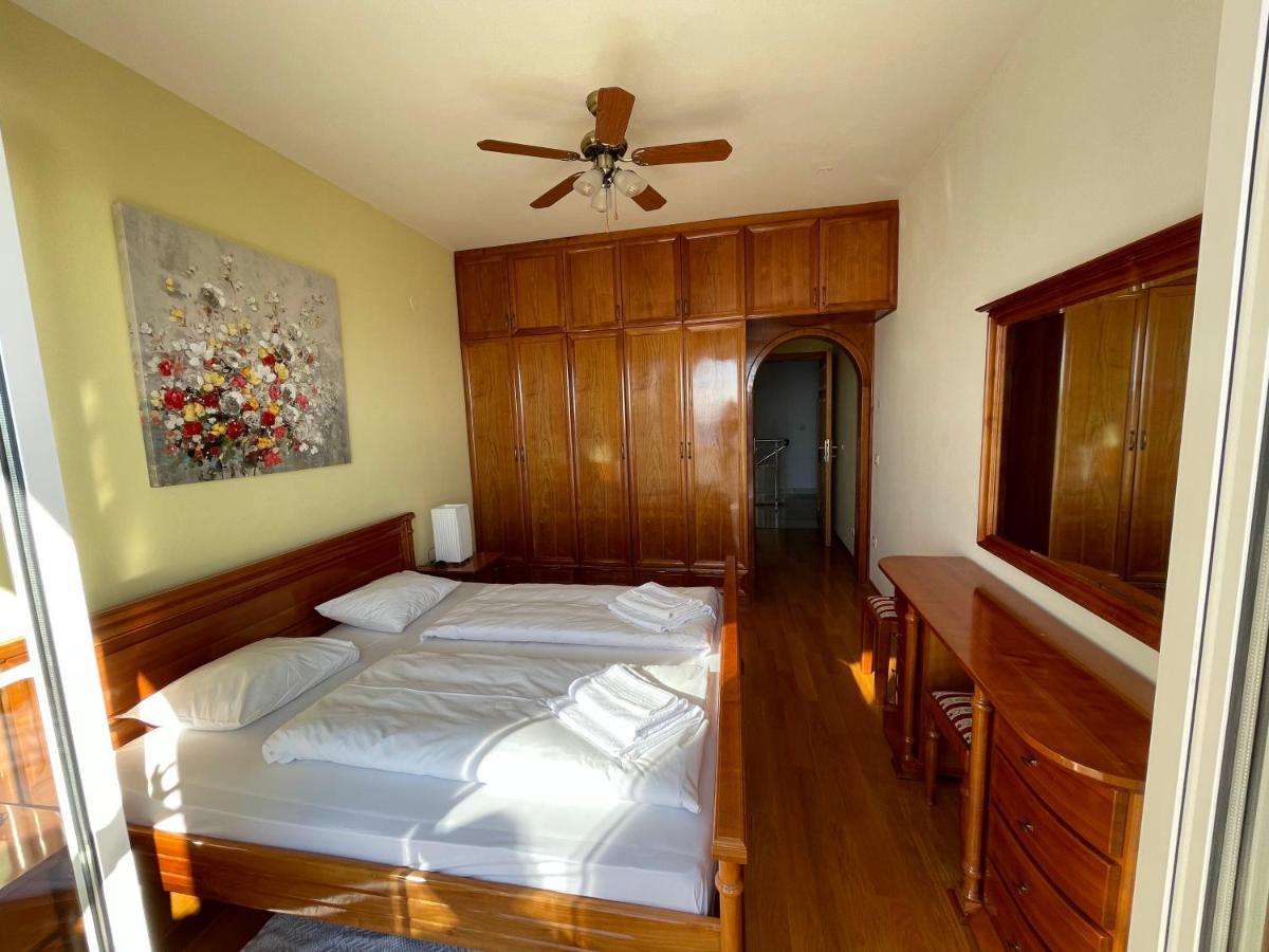 Luxury Seaside Villa With A Classic Mediterranean Olive Garden, A Fully Equipped Professional Kitchen, Pool, Sauna, Padle Boards And Canoe - Miolin Beach House Trogir Kültér fotó