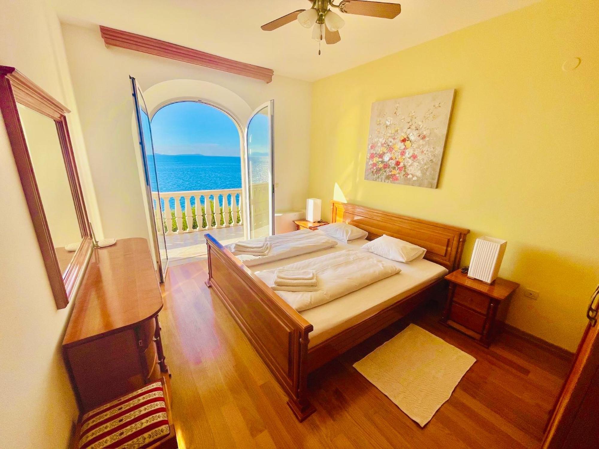 Luxury Seaside Villa With A Classic Mediterranean Olive Garden, A Fully Equipped Professional Kitchen, Pool, Sauna, Padle Boards And Canoe - Miolin Beach House Trogir Kültér fotó
