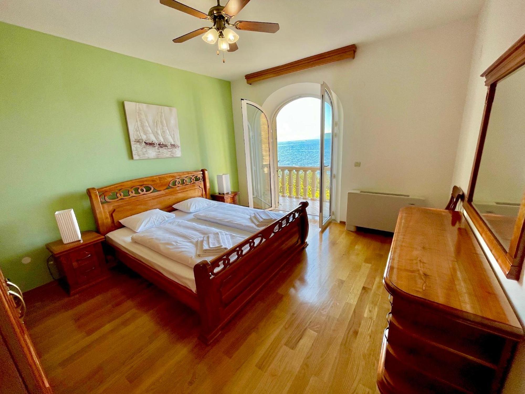 Luxury Seaside Villa With A Classic Mediterranean Olive Garden, A Fully Equipped Professional Kitchen, Pool, Sauna, Padle Boards And Canoe - Miolin Beach House Trogir Kültér fotó