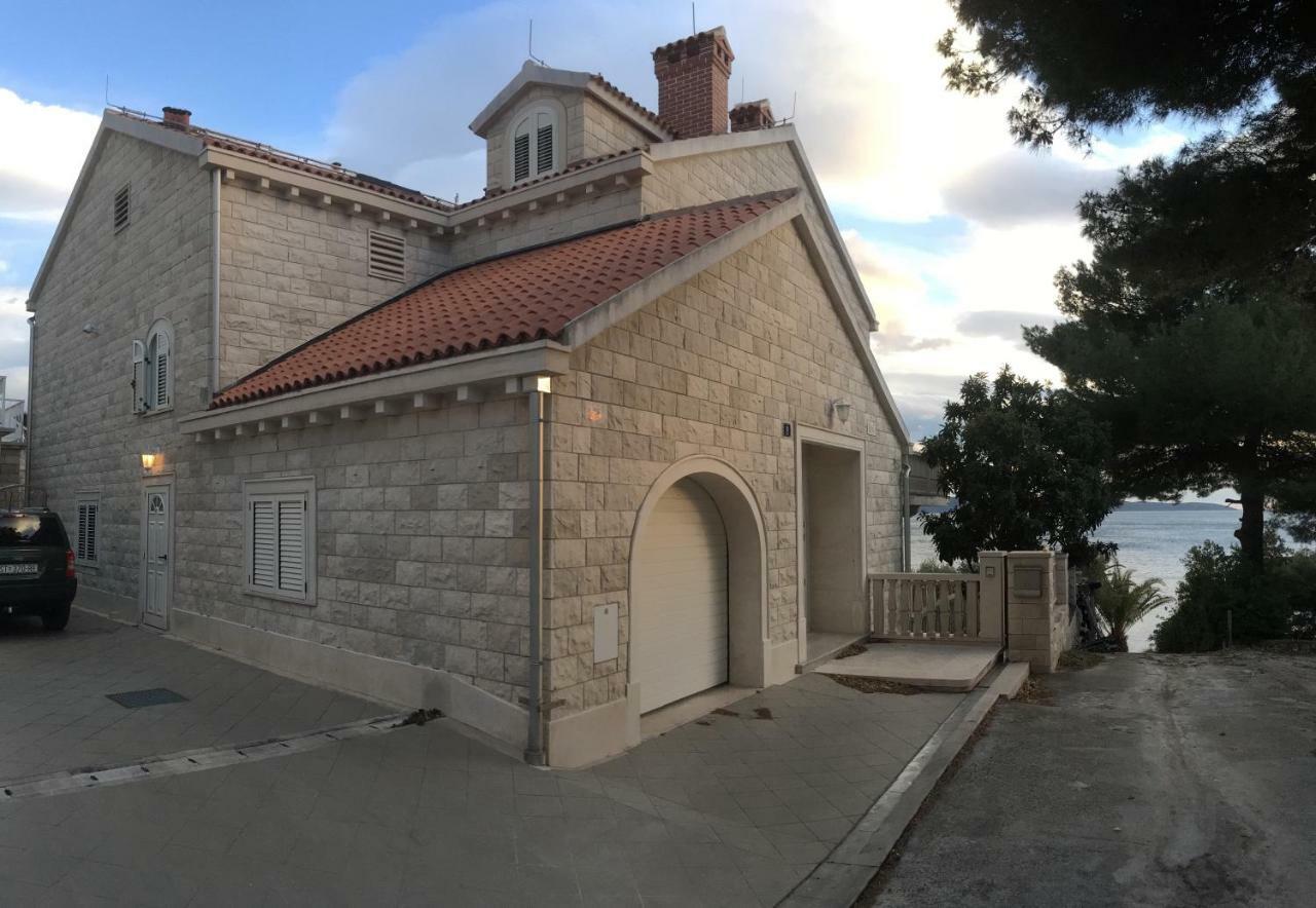 Luxury Seaside Villa With A Classic Mediterranean Olive Garden, A Fully Equipped Professional Kitchen, Pool, Sauna, Padle Boards And Canoe - Miolin Beach House Trogir Kültér fotó