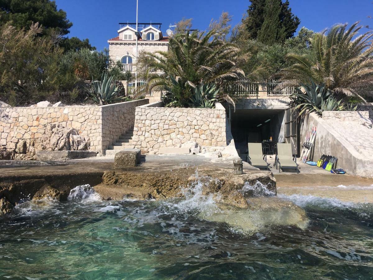 Luxury Seaside Villa With A Classic Mediterranean Olive Garden, A Fully Equipped Professional Kitchen, Pool, Sauna, Padle Boards And Canoe - Miolin Beach House Trogir Kültér fotó