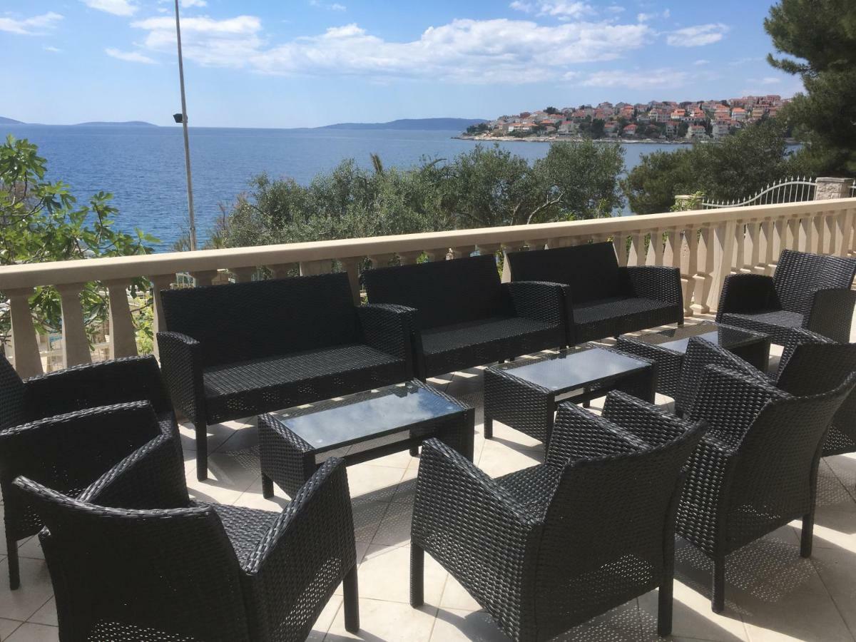 Luxury Seaside Villa With A Classic Mediterranean Olive Garden, A Fully Equipped Professional Kitchen, Pool, Sauna, Padle Boards And Canoe - Miolin Beach House Trogir Kültér fotó